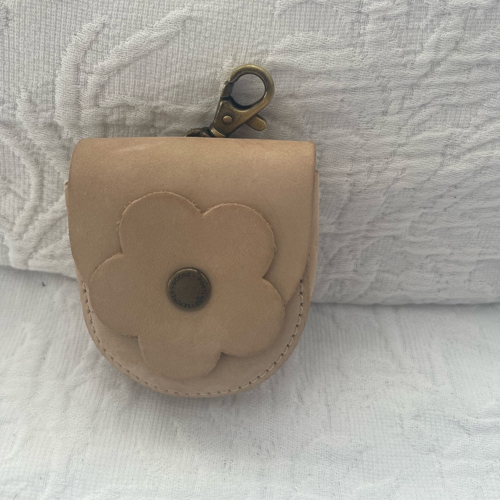 Portland Leather Goods Tan Leather Coin Pouch with Flower Design